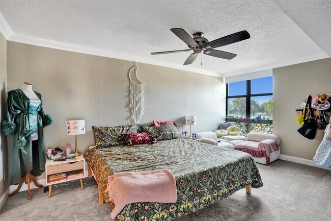 Building Photo - 1301 River Reach Dr