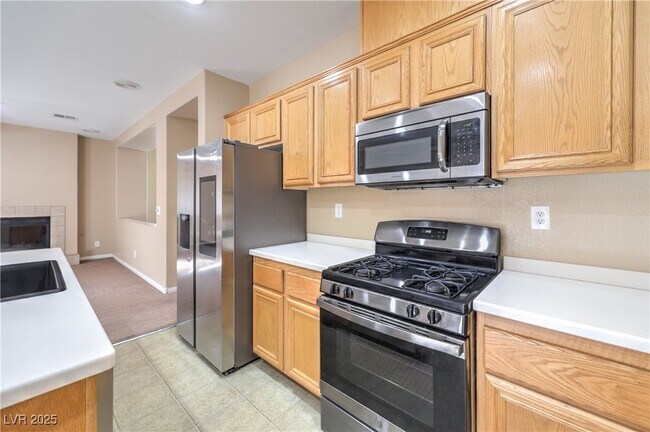 Building Photo - 121 Pettswood Dr