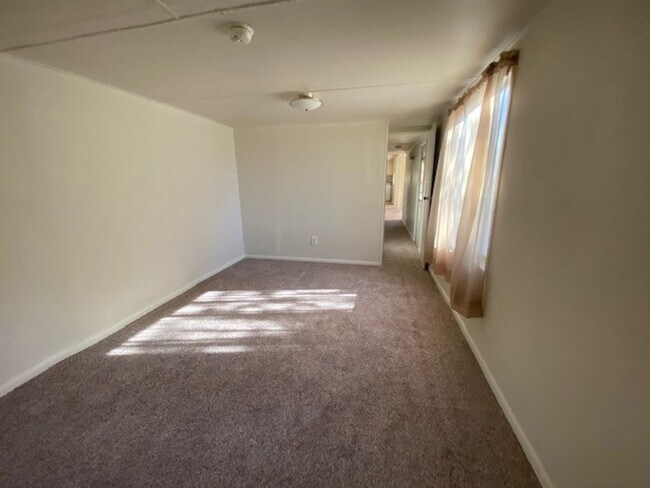 Building Photo - 2 BR Willow Beach with BOAT/RV Marina Membership available!