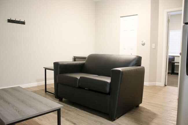 Interior Photo - 804 W Illinois