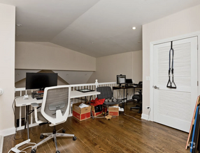 Building Photo - 3 bedroom in Chicago IL 60614