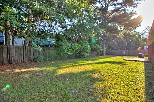 Building Photo - 948 Wedgewood Way