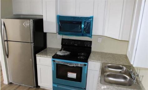 Building Photo - 637 NE Waldo Rd