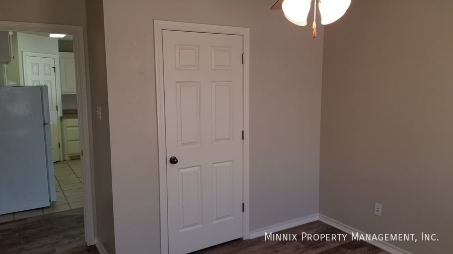 Building Photo - 3208 111th St