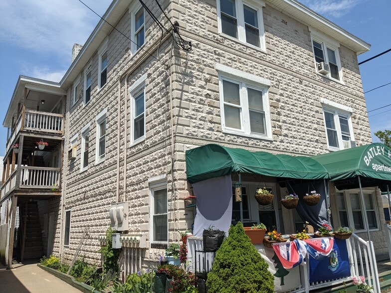 Exterior 1 - 130 Jackson St