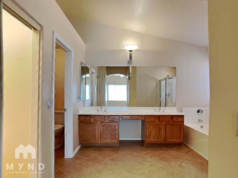 Building Photo - 12813 W Aster Dr