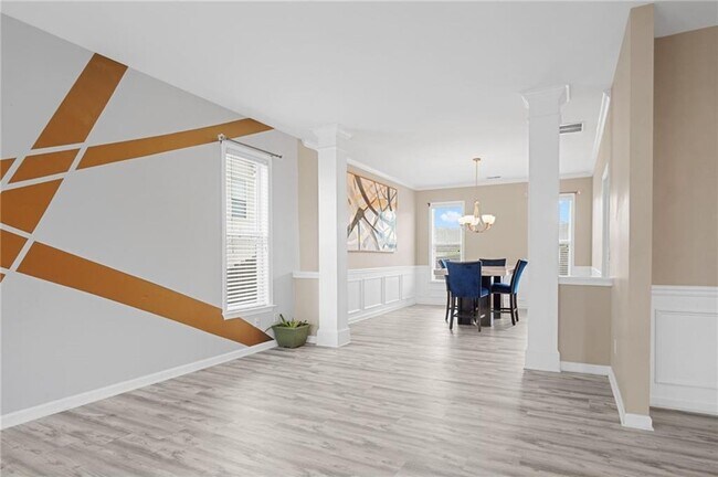 Building Photo - 735 Stillrock Dr SW