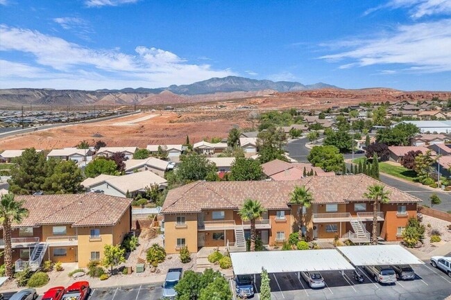 Building Photo - Remodeled La Venita Condo!