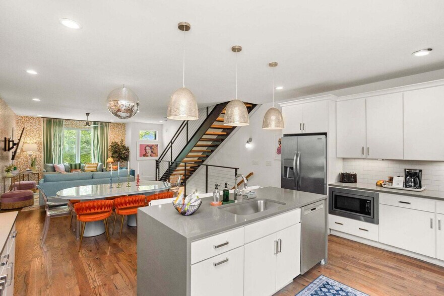 Building Photo - 1708 8th Ave S