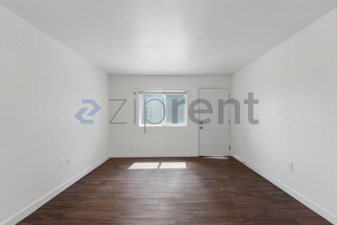 Building Photo - Unit B114