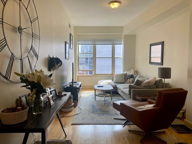 Building Photo - 14 Parmenter St