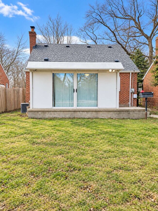 Building Photo - 17712 Lenore Ave