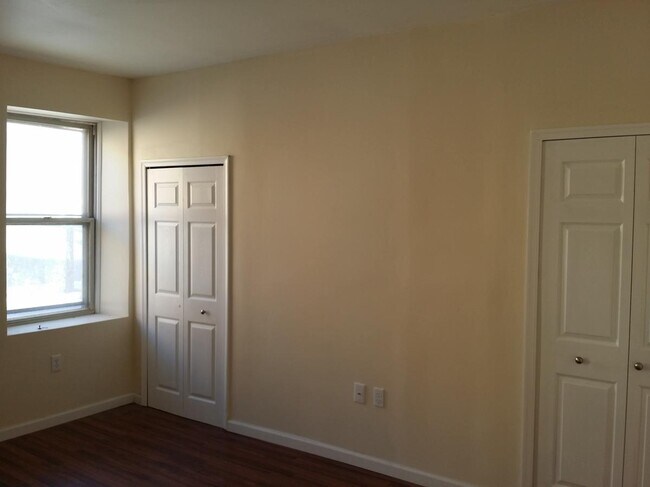 Building Photo - 244 N Water St