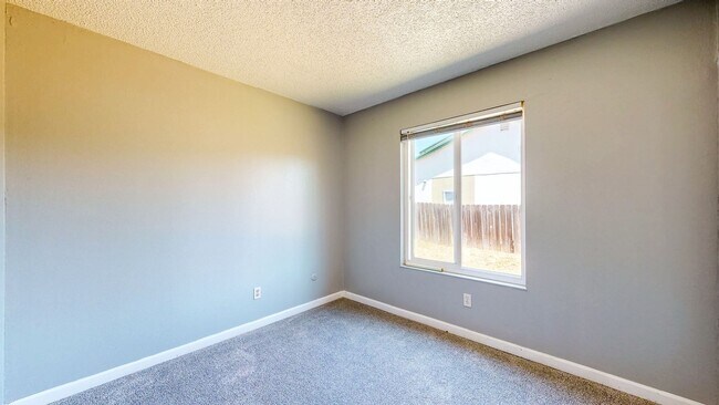 Building Photo - 8690 Lords Manor Way