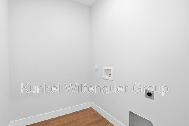 Building Photo - 837 Bushwood Way