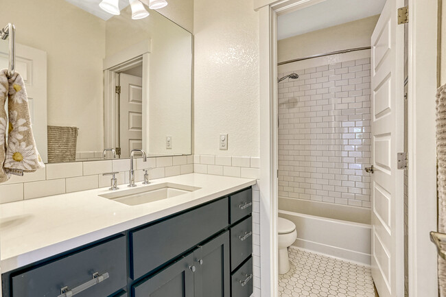 Building Photo - 5432 W 97th Pl