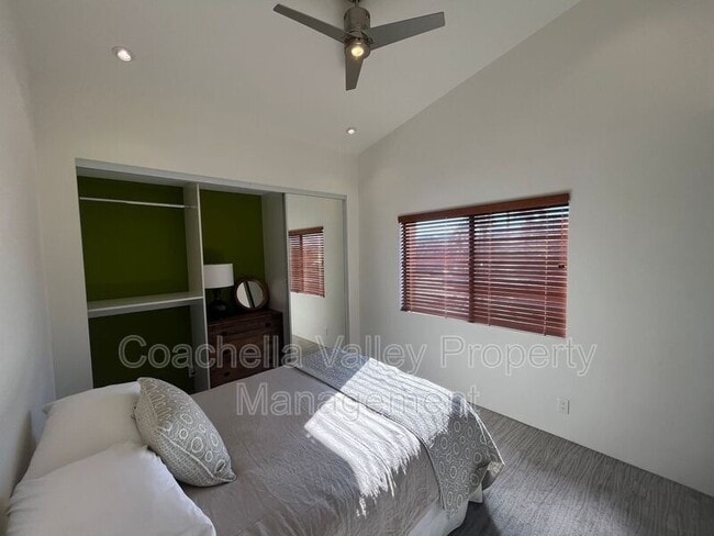 Building Photo - 287 S Civic Dr