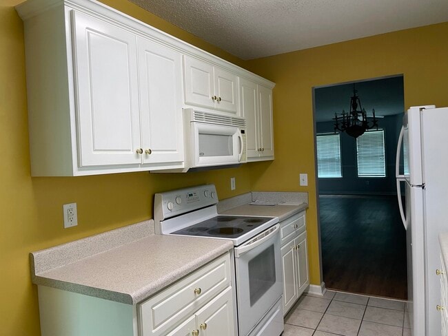 Building Photo - 1315 Triple Tree Ln SW