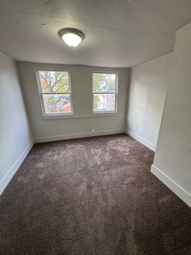 Building Photo - 312 3rd St