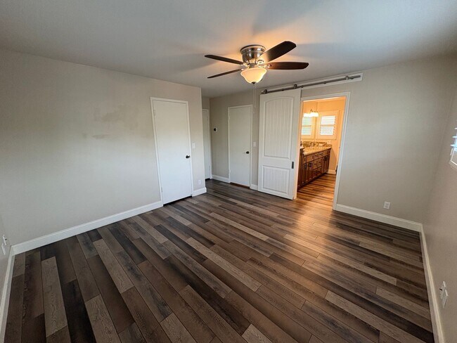 Building Photo - NW Visalia Home Near Country Club Available Now! *Private Showing Only*