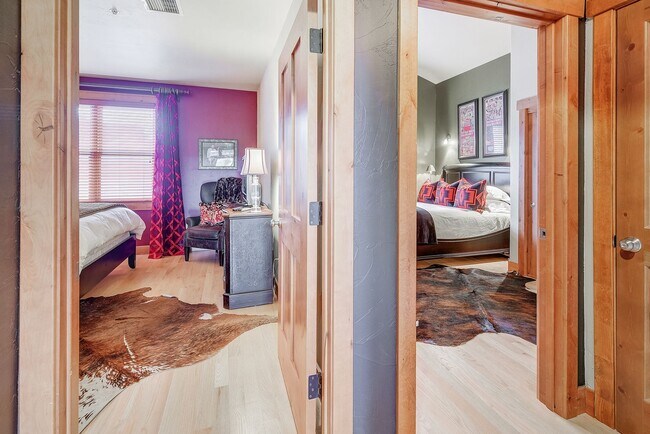 Building Photo - Downtown Frisco! Tons of space, amazing lo...