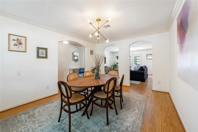 Building Photo - 5823 Duxbury St