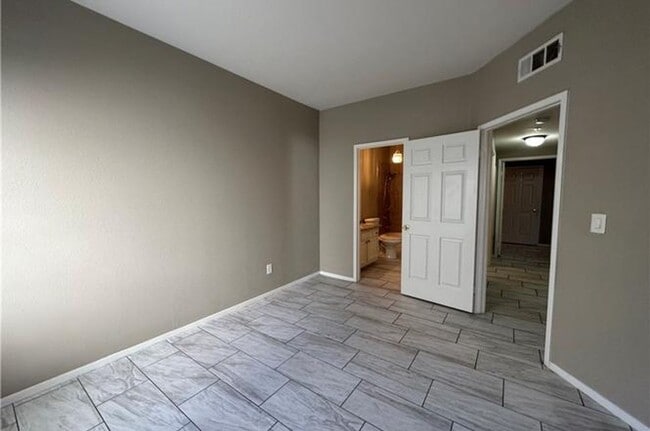 Building Photo - 6480 Annie Oakley Dr