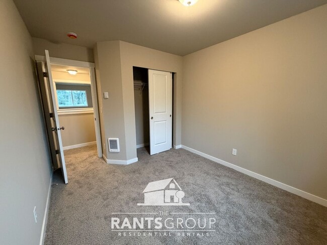 Building Photo - Leah's Landing