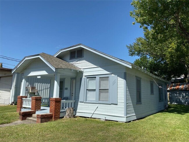 Building Photo - 6110 Schuler St