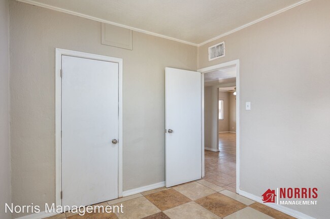 Building Photo - 2 br, 1 bath House - 516 N Roosevelt Ave