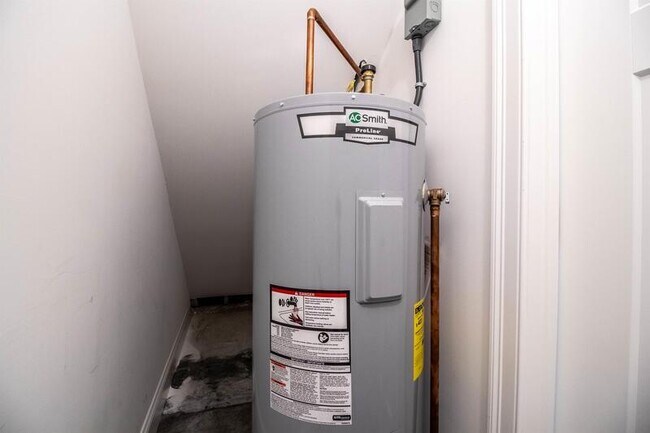 Building Photo - 3 Heritage Ln