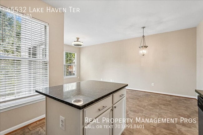 Building Photo - 45532 Lake Haven Terrace