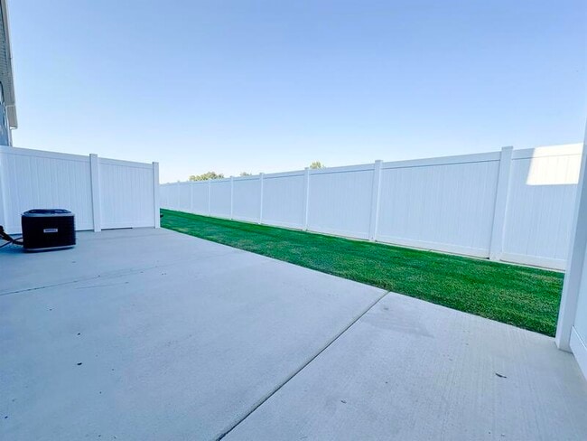 Building Photo - 250 W 1200 S