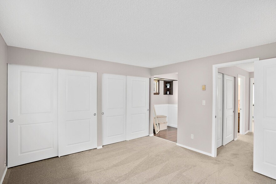 Building Photo - 1016 9th St SE