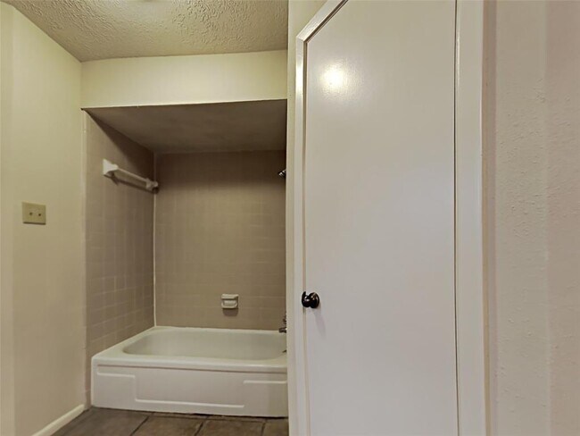 Building Photo - 603 Blue Ridge Dr