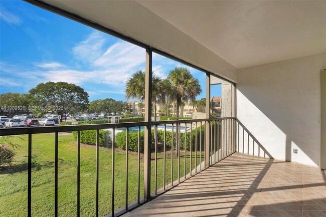 Building Photo - 230 Lakeview Dr