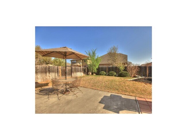 Building Photo - 2660 Salorn Way