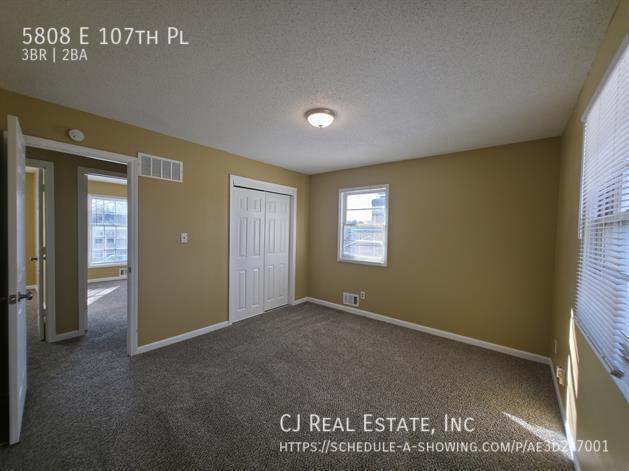 Building Photo - 5808 E 107th Pl