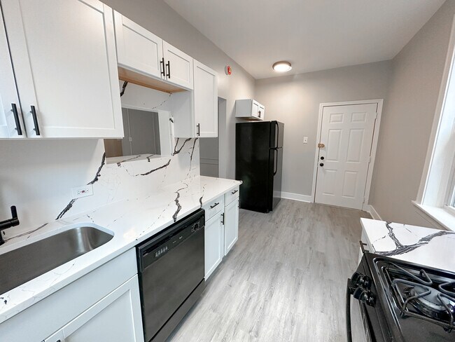 Building Photo - 6207 N Winthrop Ave