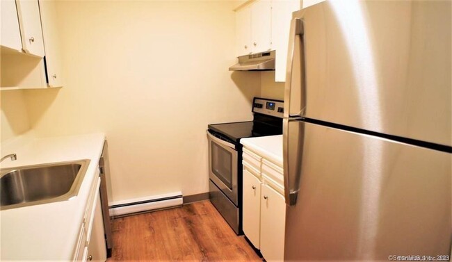 Primary Photo - 37 Ferris Ave