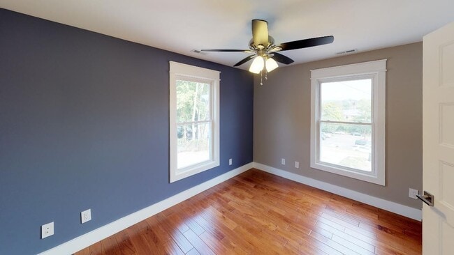 Building Photo - $1695 per Bedroom | 7BR/5BA in Fort Sander...
