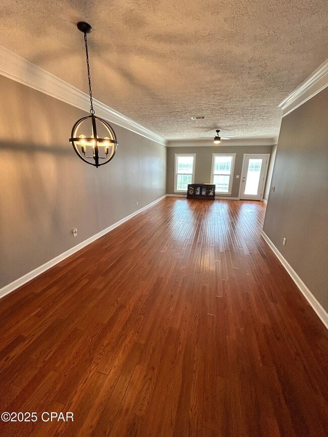 Building Photo - 2908 Country Club Dr