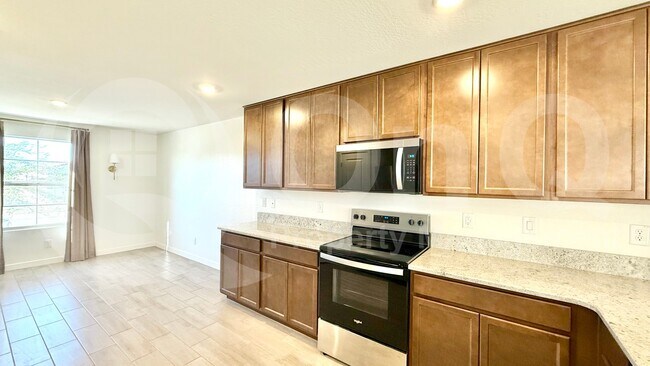 Building Photo - 1642 W Pima Ave