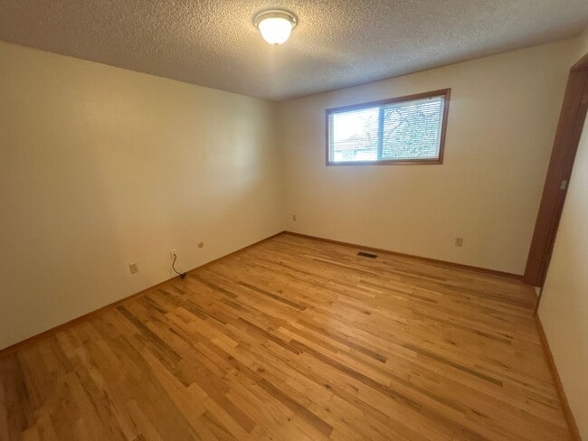 Building Photo - Beautiful 3 Bedroom 1 1/2 Bath with Huge Fenced Backyard! Tour Today!