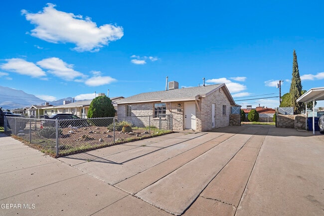 Building Photo - 5017 Sierra Madre Dr