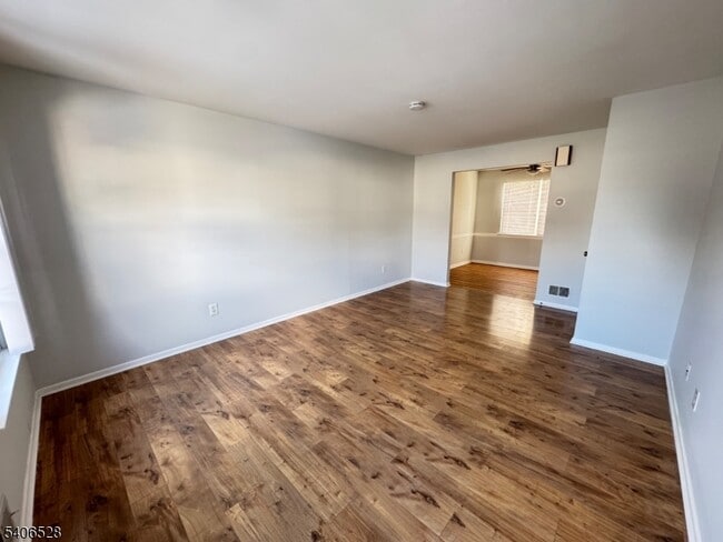 Building Photo - 15 Hanover Square