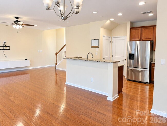 Building Photo - 1813 Evergreen Dr