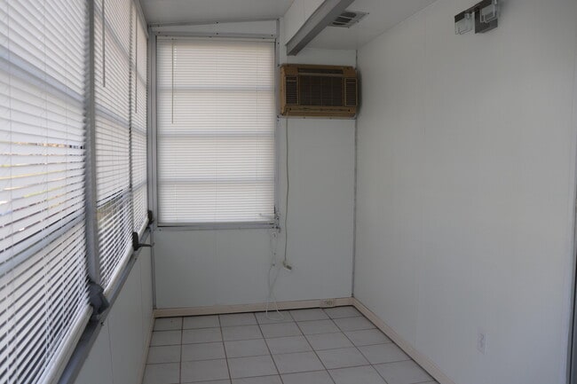 Building Photo - 147 Valencia Blvd