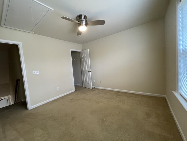 Building Photo - 1050 Somer Chase Ct