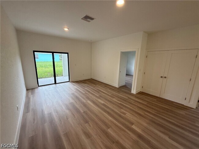 Building Photo - 227 Ivan Ave S